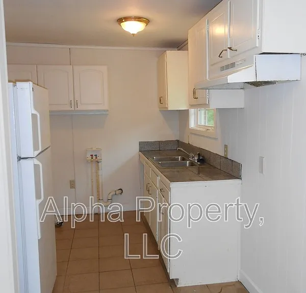 212 Campbell Ave — Photo 5