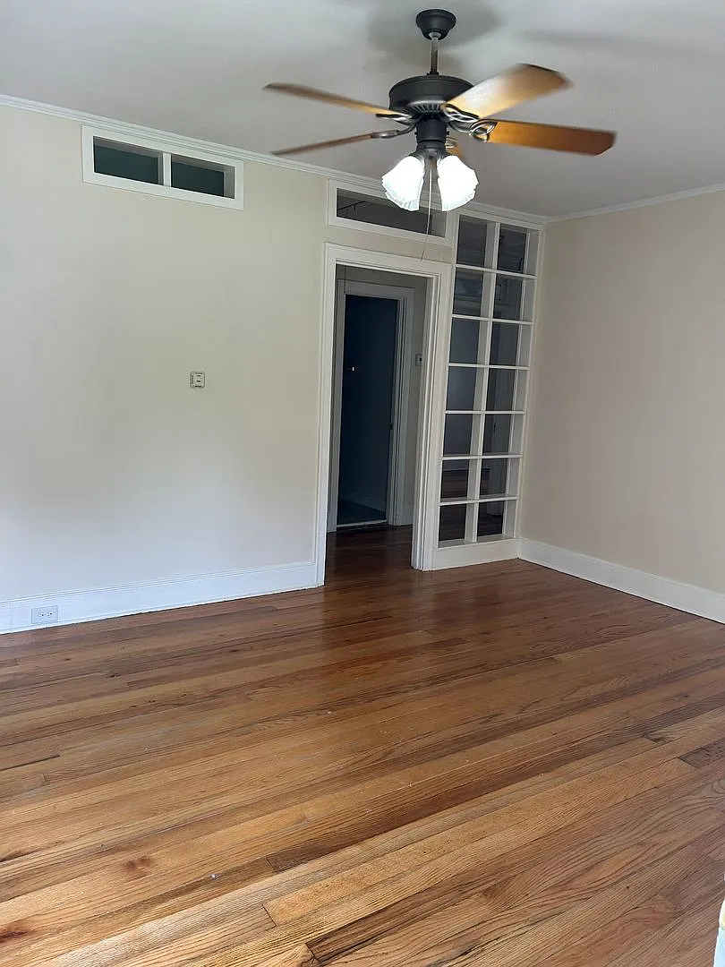 2 Bedroom House off of Rosewood Available Now — Photo 2