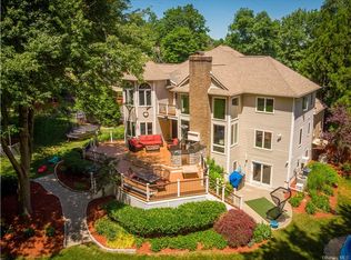 2 Briarwood Ln, Orangeburg, NY 10962