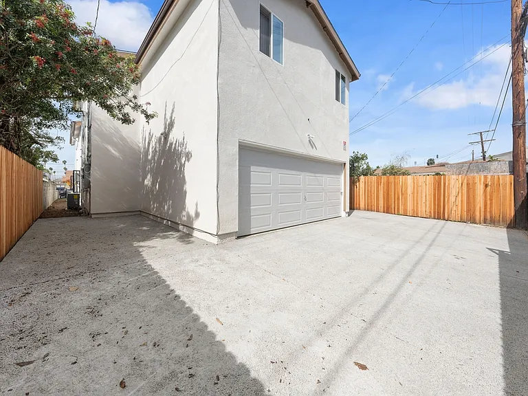 5912 S Flower St #1 — Photo 19