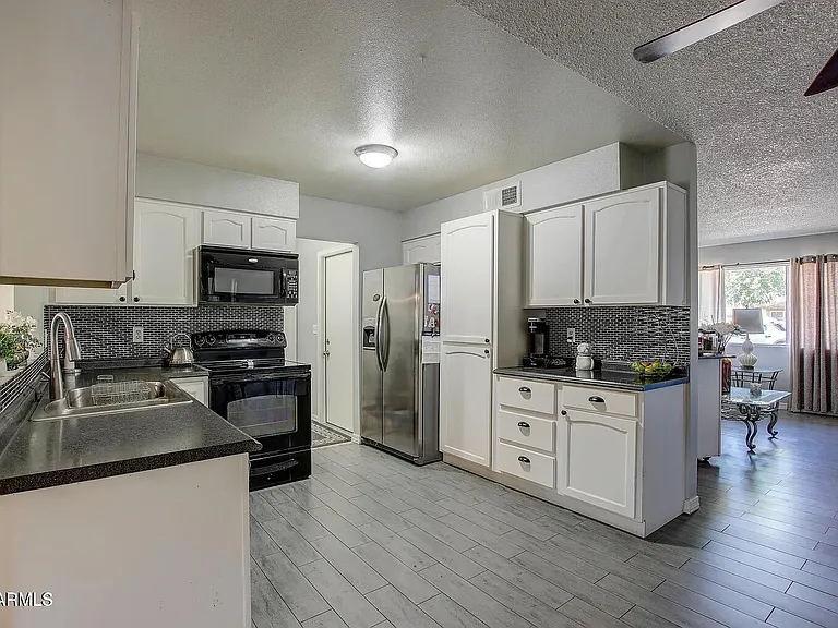 2755 E Michigan Ave — Photo 4