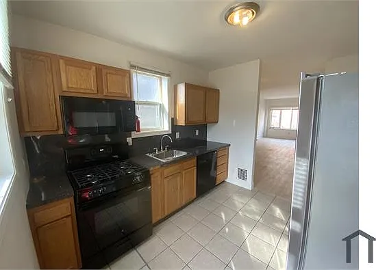 1547 S Myrtlewood St — Photo 11