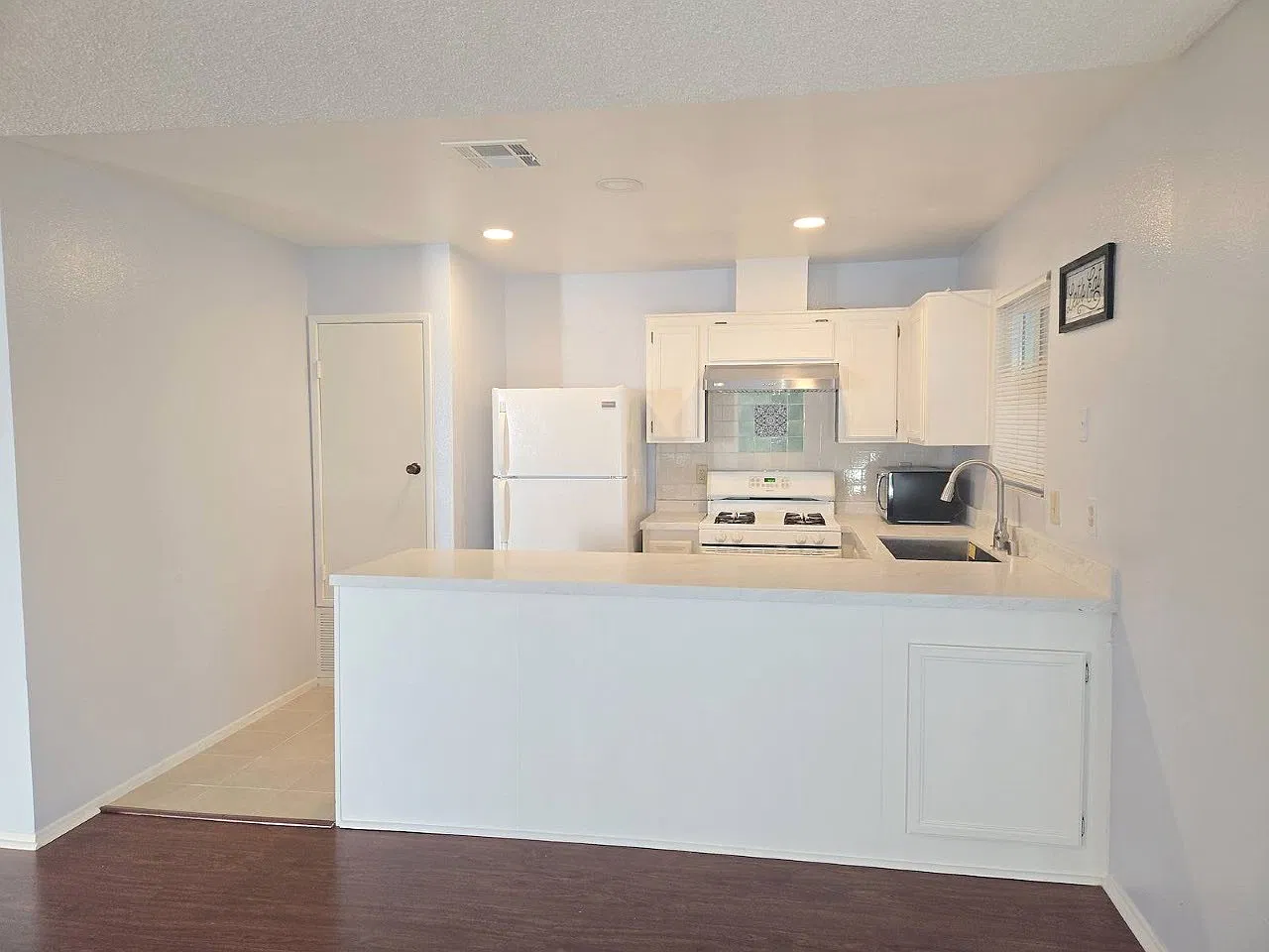 2 bed, 940 sqft, $2,000 — Photo 4