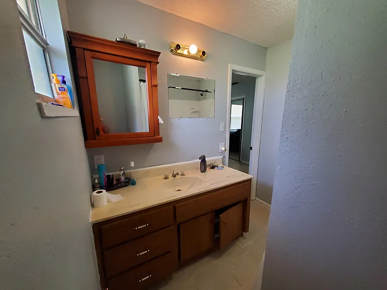 909 Howard St — Photo 22