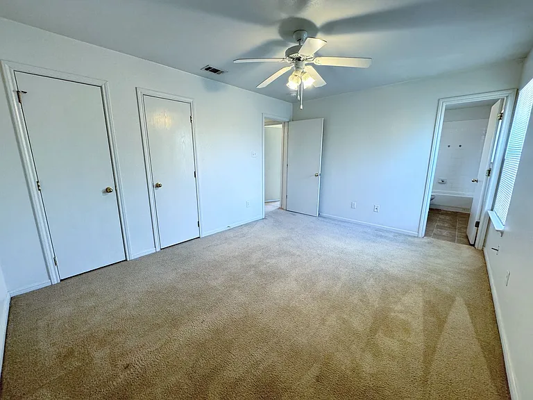 408 W St John St — Photo 11