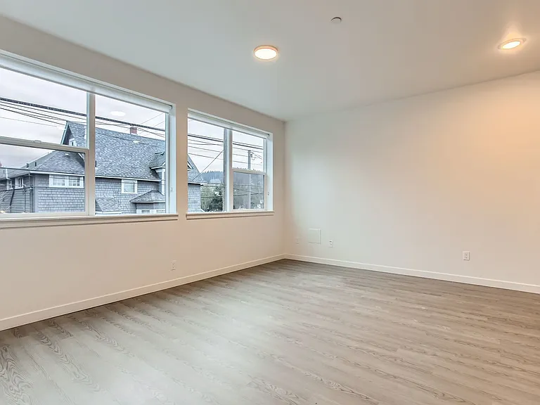 11 NE 55th Ave #201 — Photo 4