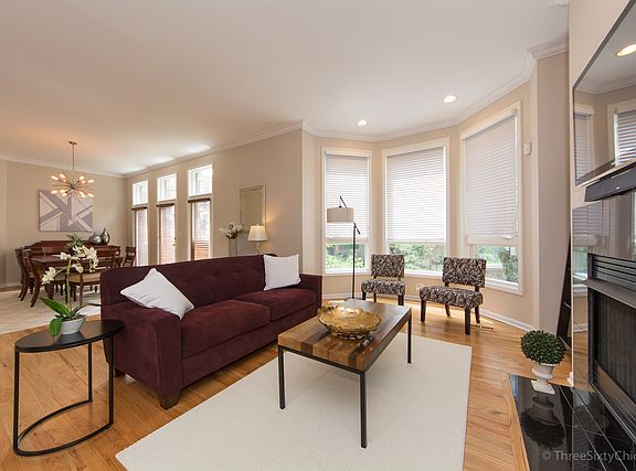 4th image of 334 W Old Town Ct