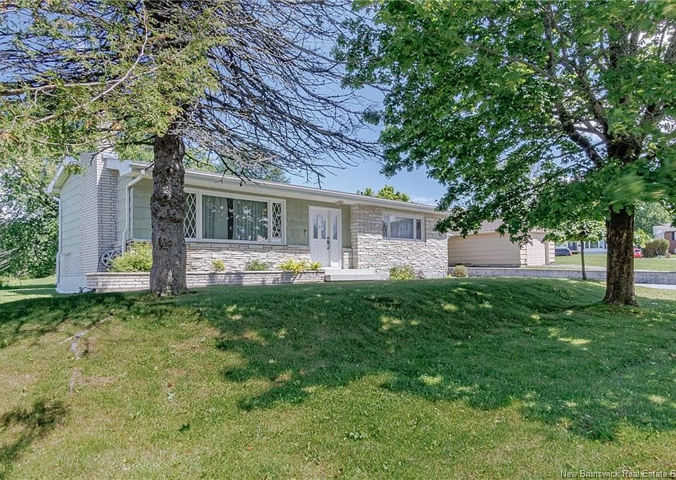 1st image of 92 Greendale Cres