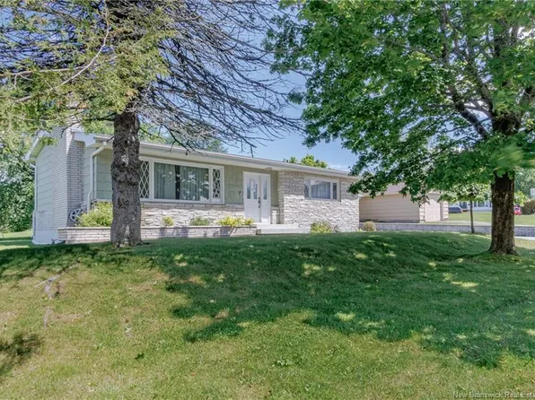 92 Greendale Cres, Saint John, NB E2M 4L6