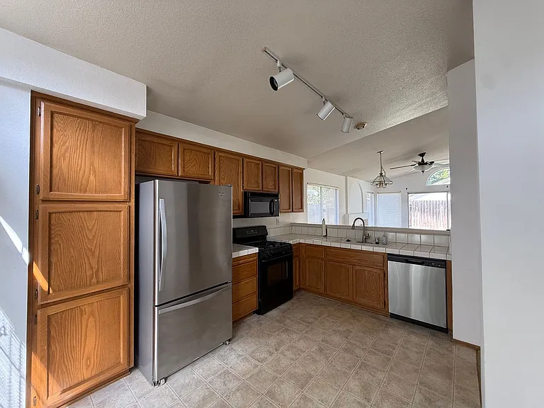 6415 Shasta Creek Way — Photo 7