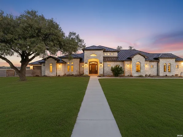 3128 Old St Marys Rd, Beeville, TX 78102