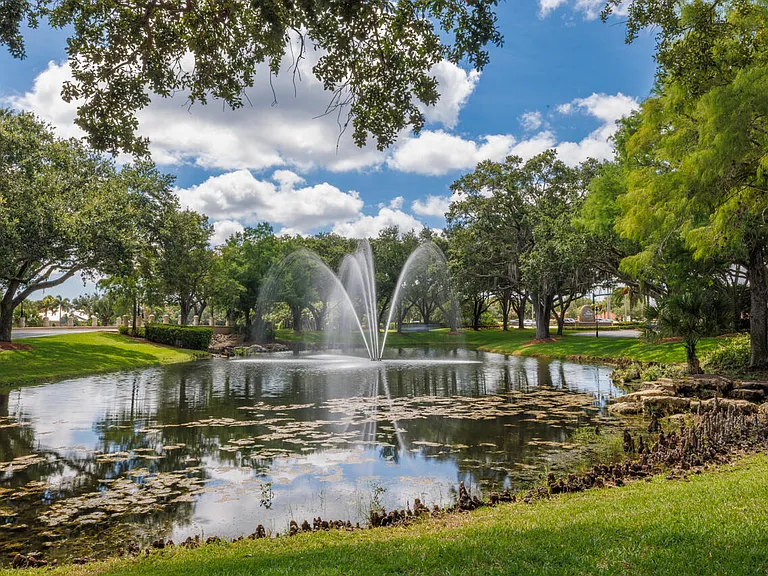 1560 SW Waterfall Blvd — Photo 34