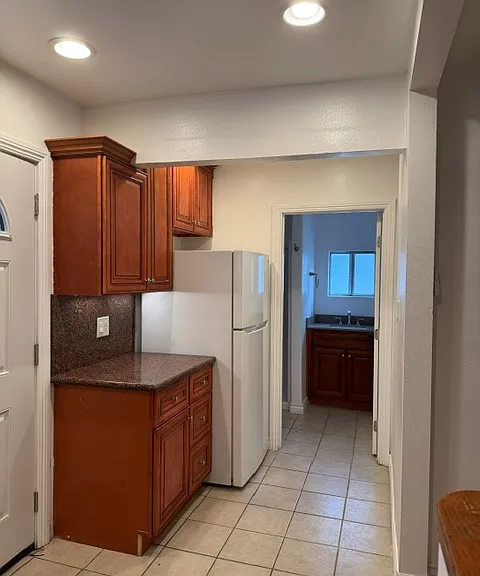 738 W 9th St — Photo 13
