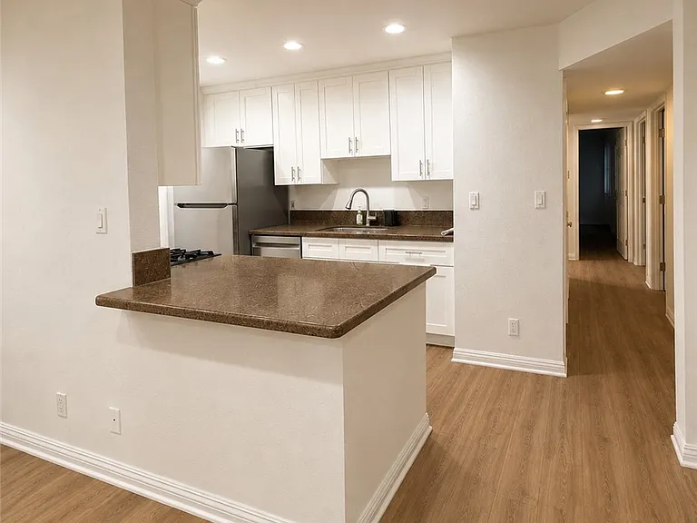 10636 Woodley Ave #43 — Photo 18
