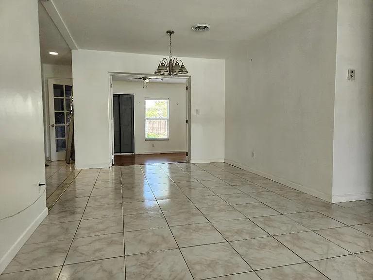 3345 Hayes St — Photo 8