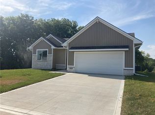 5508 Pine Valley Dr, Pleasant Hill, IA 50327