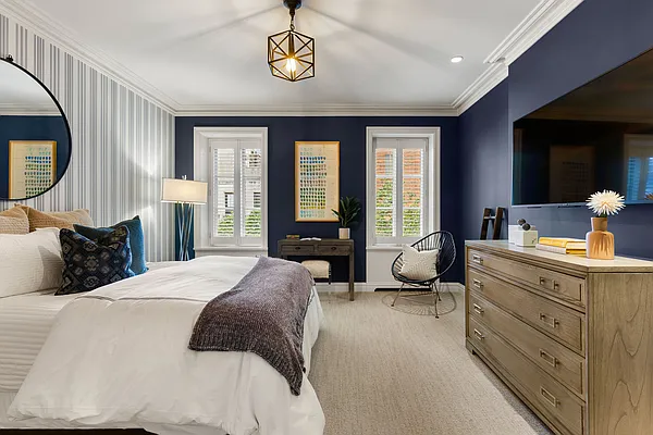 Sold by Sloane Square | media 17