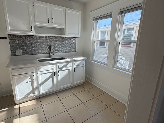 3rd image of 1345 Phelps Ave #1