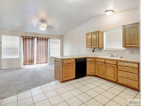 5th image of 760 Clarence Dr