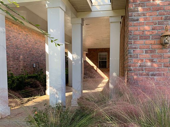 3rd image of 1704 SW Paloma Ct