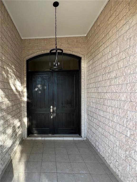 4 bed, 3.0 bath, 2100 sqft, $2,300 — Photo 3