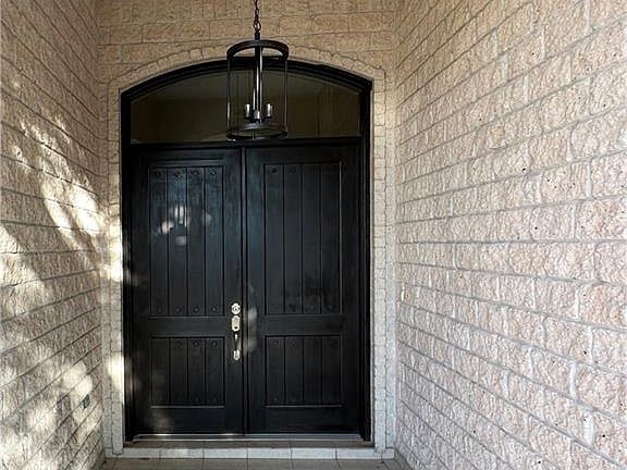 3rd image of 304 N Mockingbird Ave