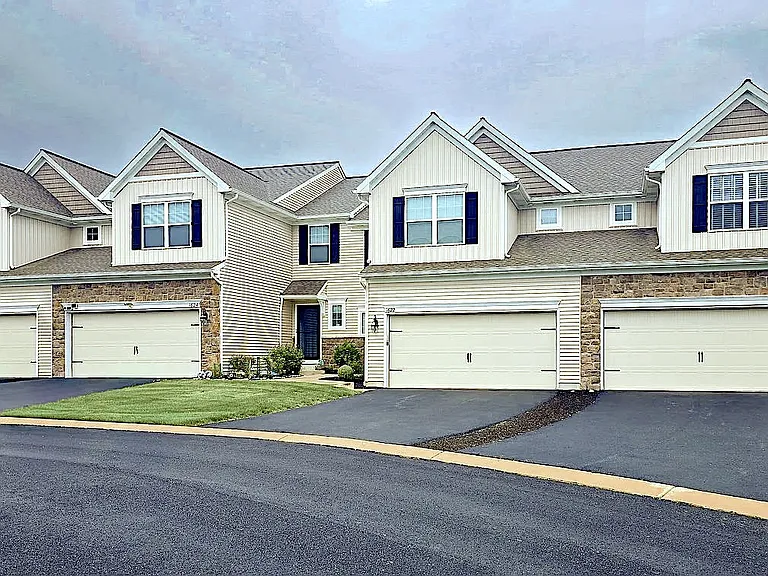 1624 Haralson Dr — Photo 2