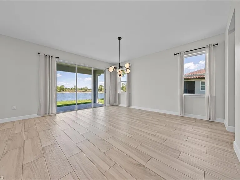 2038 Grove Dr — Photo 24