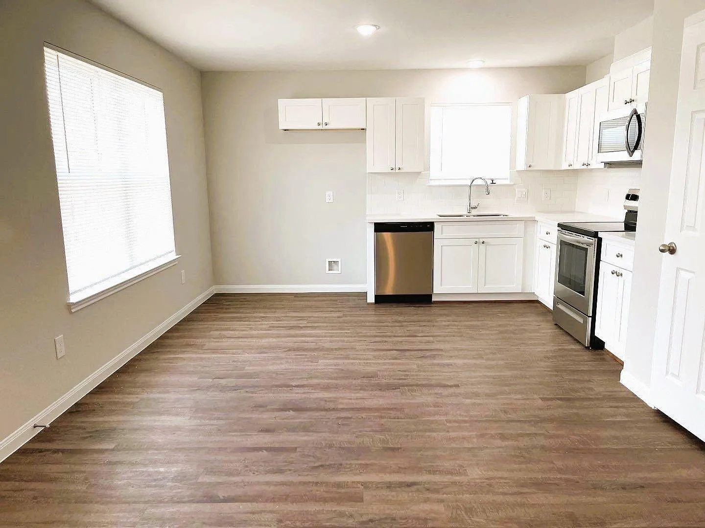 3 bed, 2.0 bath, 1140 sqft, $1,420 — Photo 4