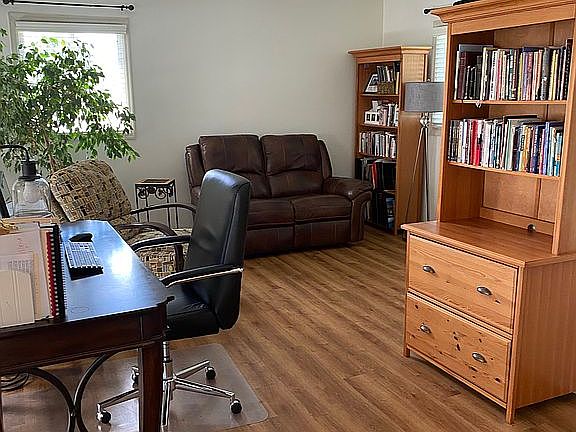 4th image of 102 Cherrybrook Dr