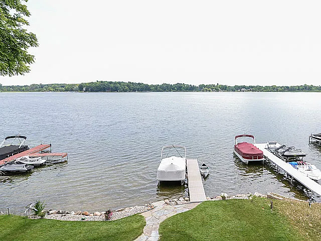3773 Highcrest Dr photo 1