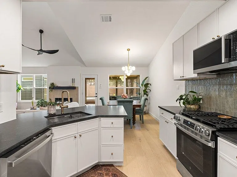 8202 Cache Dr — Photo 14