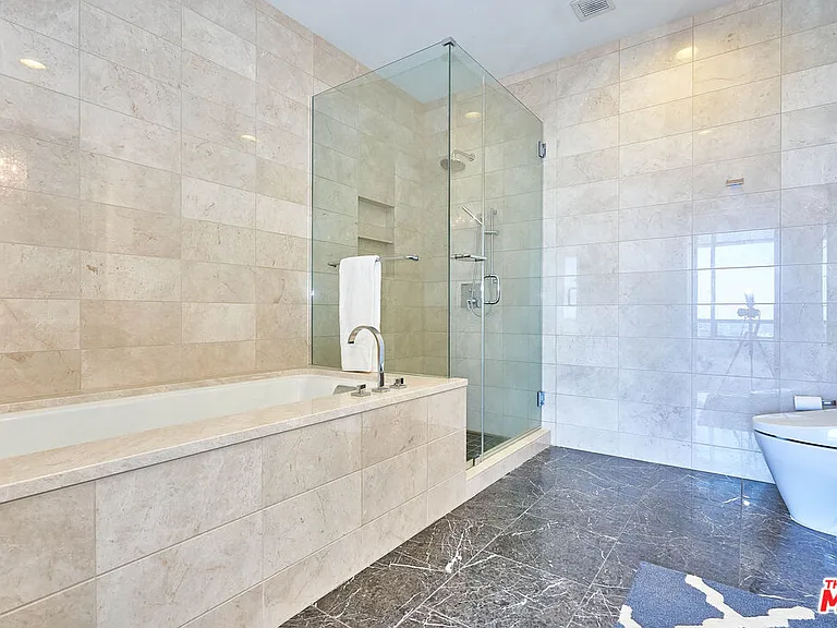 900 W Olympic Blvd #31E — Photo 25