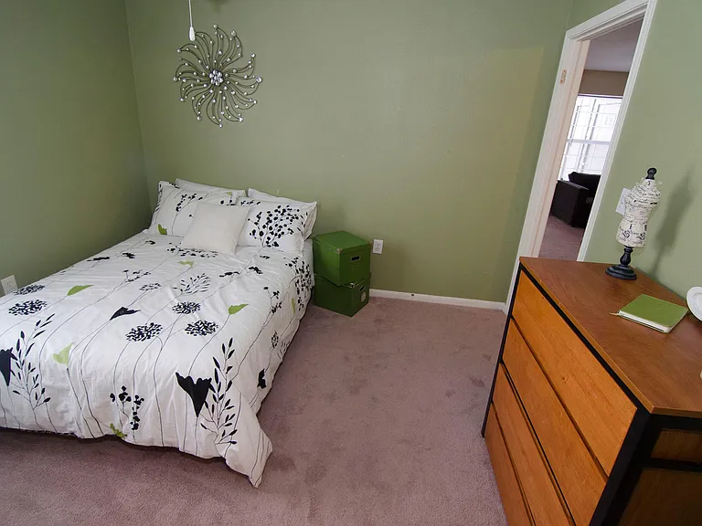 College Towne Apartments — Photo 33