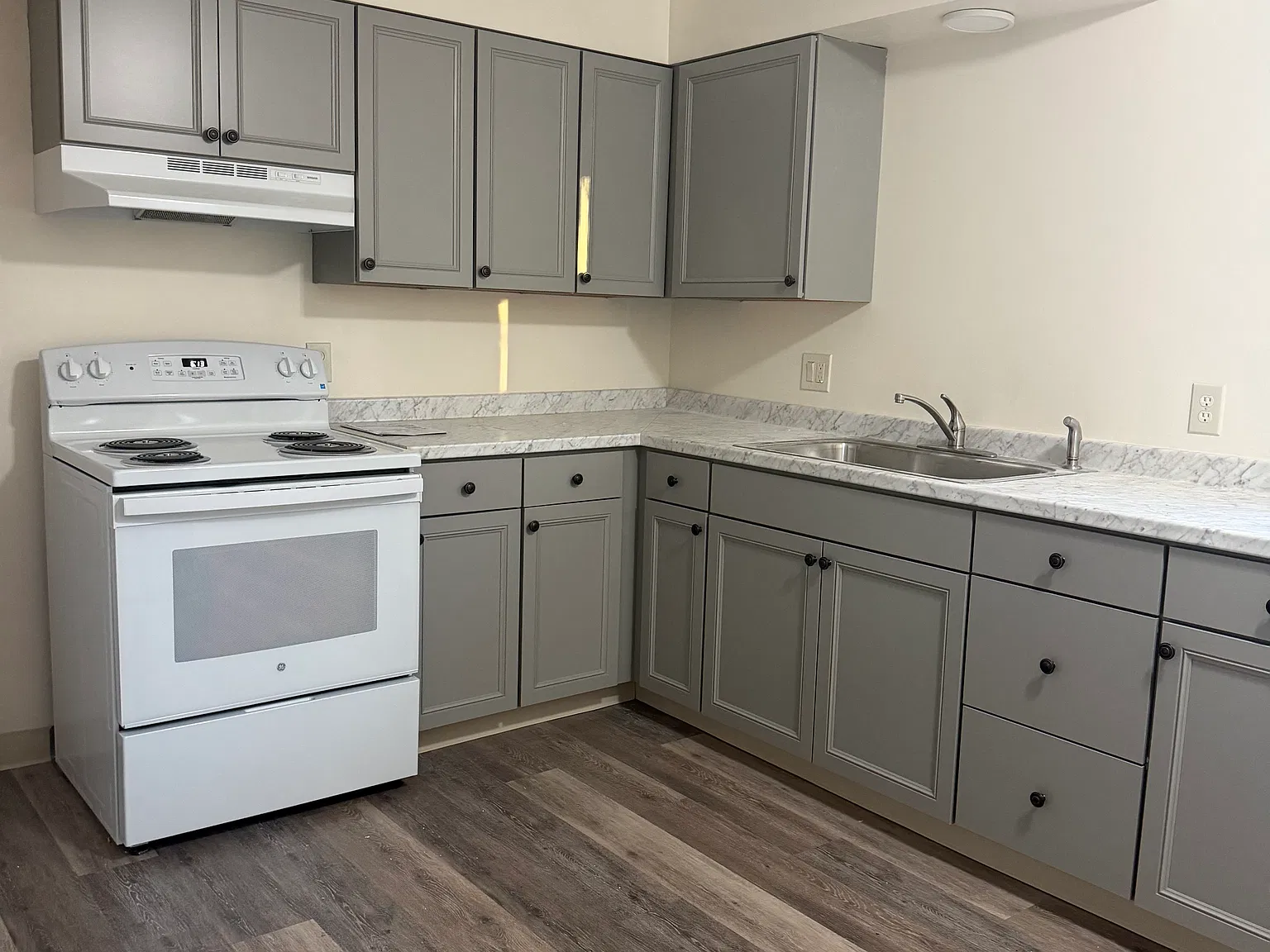 3 bed, 1125 sqft, $1,300 — Photo 3