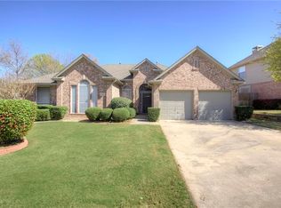 2720 Cobblestone Dr, Grapevine, TX 76051