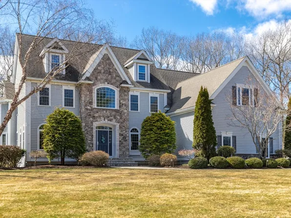 39 Connelly Hill Rd, Hopkinton, MA 01748