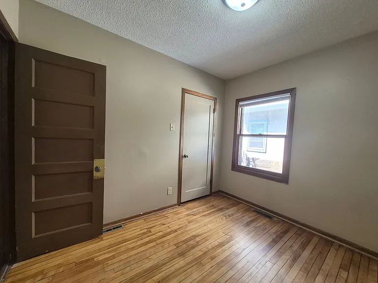 1068 Hatch Ave — Photo 17