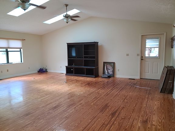 2nd image of 149 Summerwind Cir W