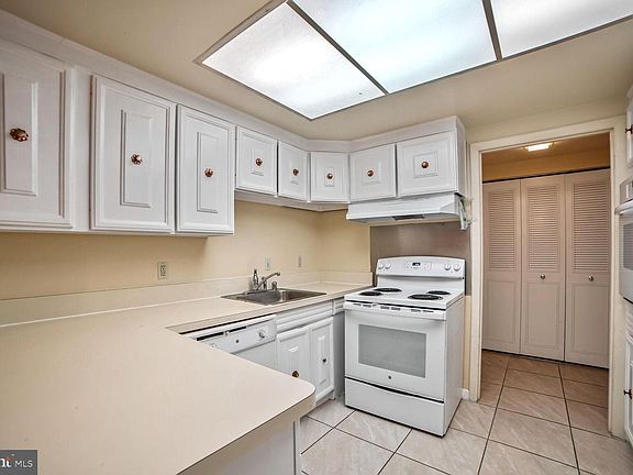 4th image of 3365 S Leisure World Blvd #95-1C