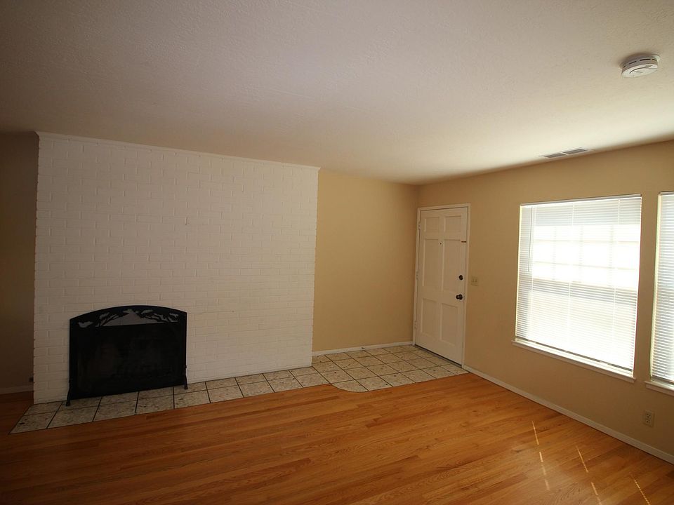 1st image of 10296 Alpine Dr #C