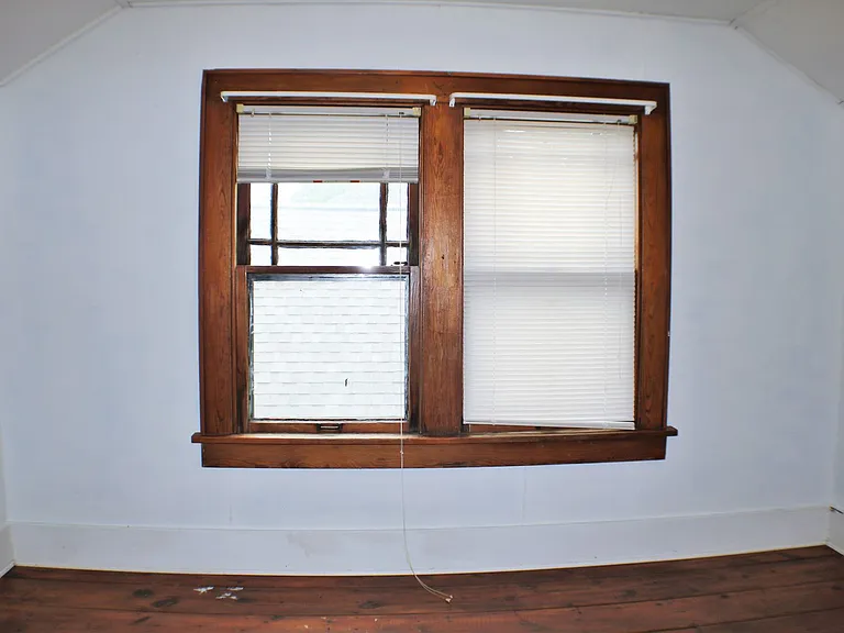 608 Ronalds St — Photo 12