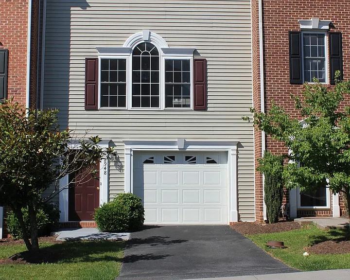 2948 Crystal Spring Ln — Photo 1