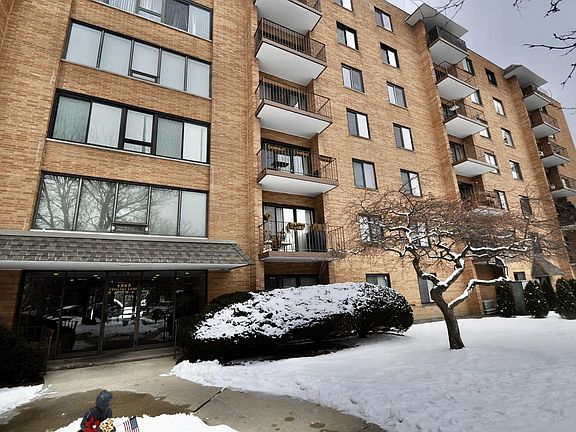 2nd image of 1747 W Crystal Ln Unit 512