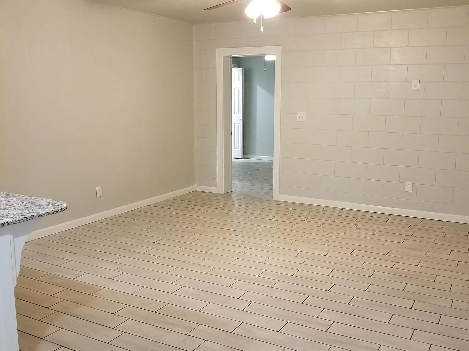 3 bed, 1000 sqft, $1,245 — Photo 3