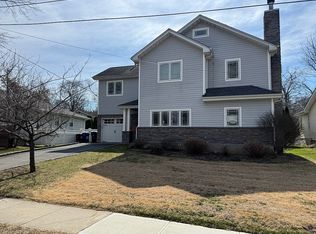 8 Lewis Ln, Port Washington, NY 11050