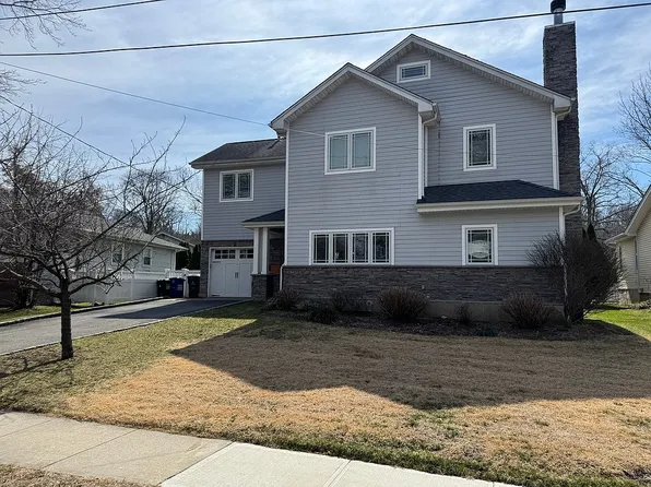 8 Lewis Ln, Port Washington, NY 11050