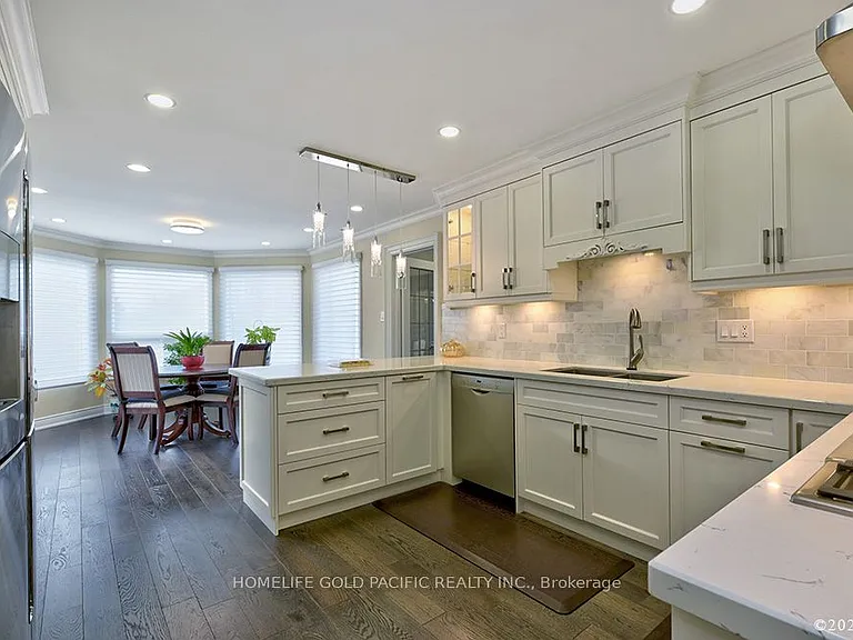 48 Havagal Cres — Photo 12
