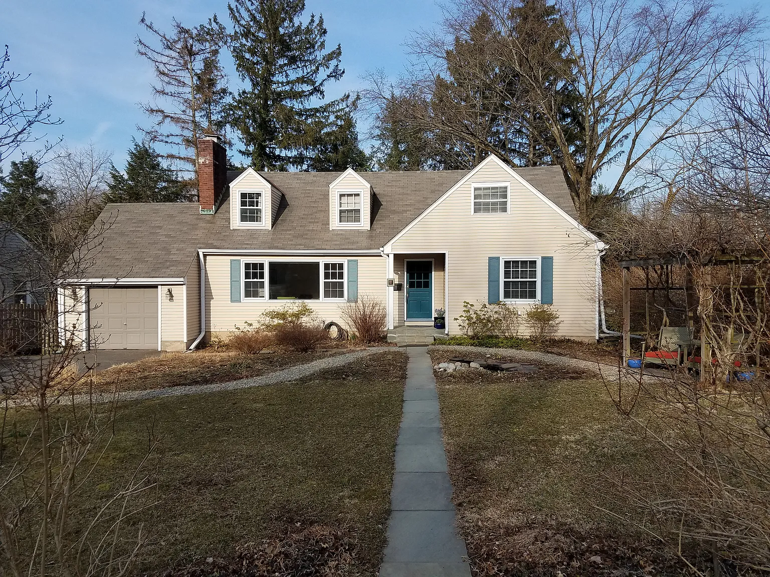 2 Laurel Rd photo 1