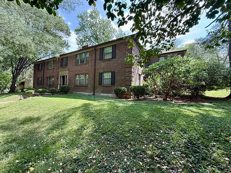 2466 Grinstead Dr — Photo 43